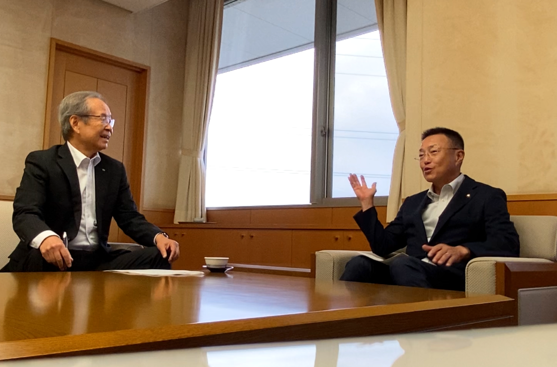 「市町村長・理事長に聞く-第2回中嶋博幸あきる野市長」を掲載